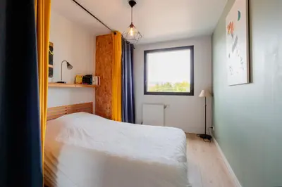 Un ou plusieurs lits dans un hébergement de l'établissement Maison d'architecte Cercié