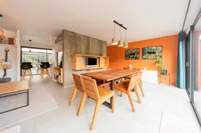 Cuisine ou kitchenette dans l'établissement Maison d'architecte Cercié