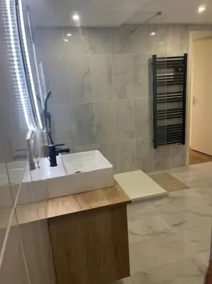 Salle de bains dans l'établissement Hébergement - Limonest