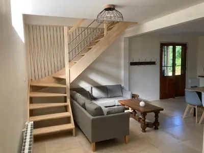 Coin salon dans l'établissement Gîte Domaine du Berret 8 pers