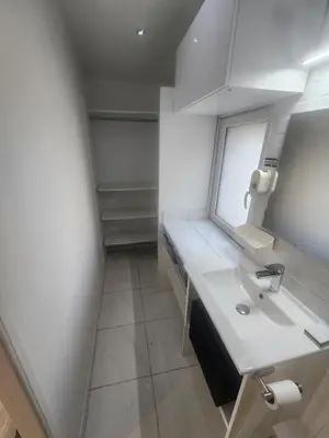 Plan de l'établissement Studio meublé avec cuisine