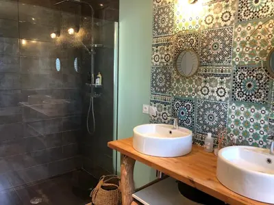 Salle de bains dans l'établissement Belle villa proche de Lyon dans le Beaujolais