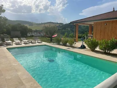 Vue générale sur la montagne ou vue sur la montagne depuis la villa