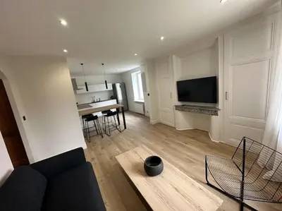 Télévision ou salle de divertissement dans l'établissement Appartement Brignais Centre en face du pont romain