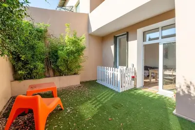 Jardin de l'établissement Accords Parfaits Famille