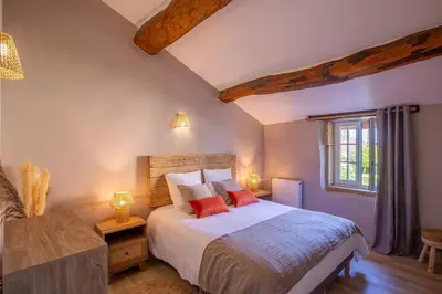 Un ou plusieurs lits dans un hébergement de l'établissement Au Milieu des Secrets