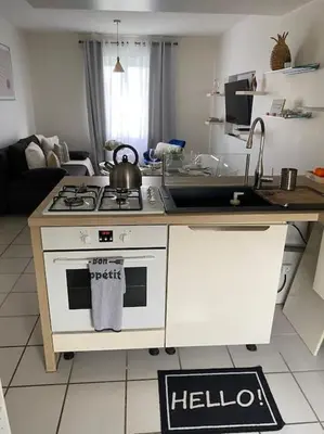Cuisine ou kitchenette dans l'établissement Nid douillet a la campagne