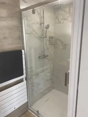 Salle de bains dans l'établissement Logement de Tiphanie et Quentin