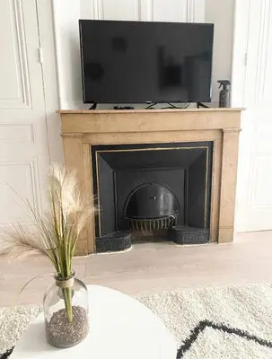 Télévision ou salle de divertissement dans l'établissement Charmant appartement