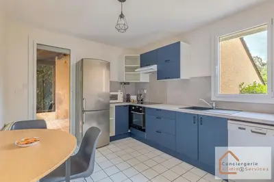 Cuisine ou kitchenette dans l'établissement Maison Évasion - Piscine, Jardin & Barbecue