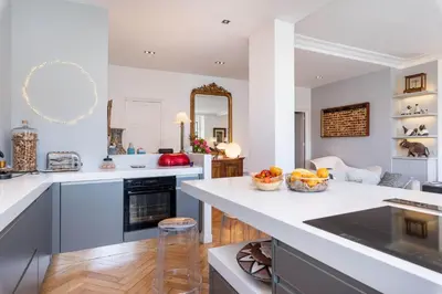 Cuisine ou kitchenette dans l'établissement Panorama - Magnificent flat with breathtaking view of Fourvière Basilica