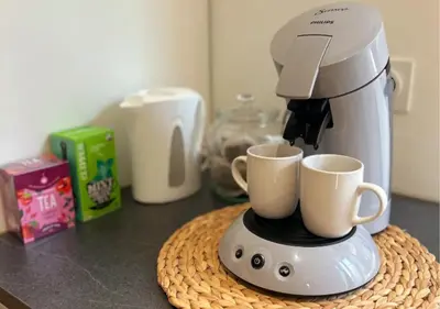 Plateau bouilloire dans l'établissement Studio Moderne et Cosy à Miribel