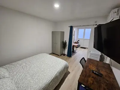Télévision ou salle de divertissement dans l'établissement Appartement Type 1 avec parking