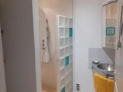 Salle de bains dans l'établissement La hautcsur la colline