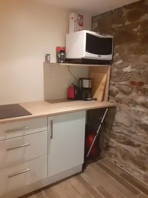 Cuisine ou kitchenette dans l'établissement La hautcsur la colline