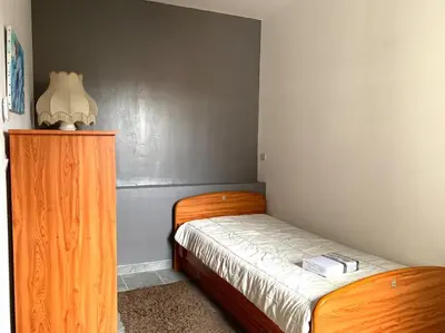 Un ou plusieurs lits dans un hébergement de l'établissement Maison de village avec extérieur