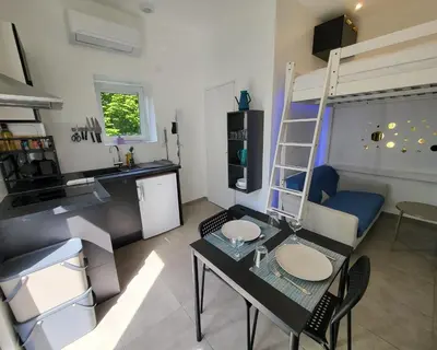 Cuisine ou kitchenette dans l'établissement Daisy Bucolique #Parking #Terrasse #Calme