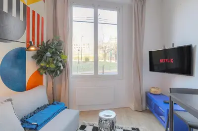Télévision ou salle de divertissement dans l'établissement Cosy et Design en hypercentre
