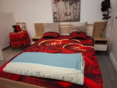 Un ou plusieurs lits dans un hébergement de l'établissement Studio avec jacuzzi