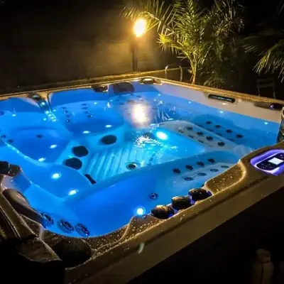 Studio avec jacuzzi