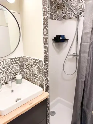 Salle de bains dans l'établissement Studio chic et romantique Lyon