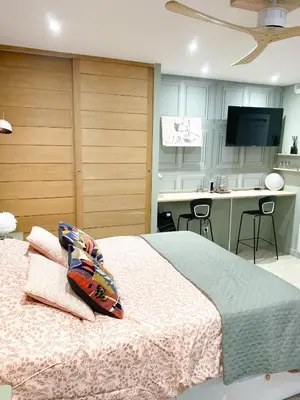 Un ou plusieurs lits dans un hébergement de l'établissement Studio chic et romantique Lyon