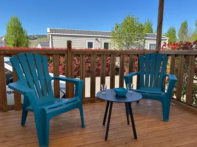 Balcon ou terrasse dans l'établissement Le Paradis du Rhône - mobilhome moderne et confortable