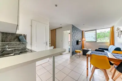 Cuisine ou kitchenette dans l'établissement Apartment - 4P - Villeurbanne