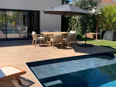 Piscine de l'établissement Villa Meyzieu Grand Large ou située à proximité