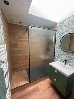 Salle de bains dans l'établissement Petite maison de village 2