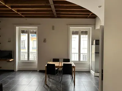 Coin salon dans l'établissement rue Laporte