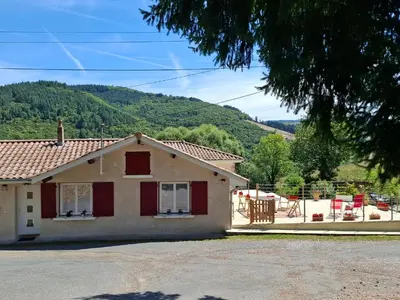 Vue générale sur la montagne ou vue sur la montagne depuis la maison de vacances