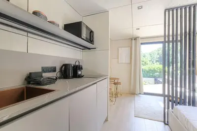 Cuisine ou kitchenette dans l'établissement Tiny-house atypique, 4 personnes, Saint-Didier