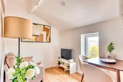 Cuisine ou kitchenette dans l'établissement Le Cocon - Appart climatisé - cœur de Lyon 5ème