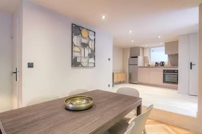 Cuisine ou kitchenette dans l'établissement Appartement T3 dans résidence calme, Saint-Didier