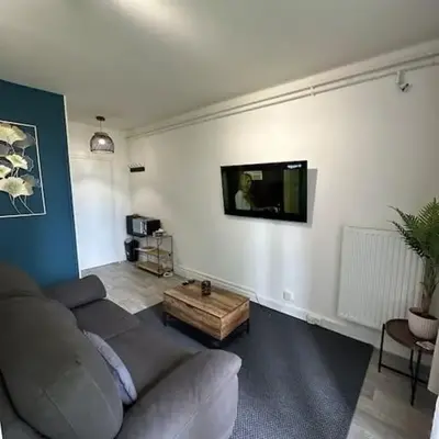 Studio calme proche de Lyon avec parking privé