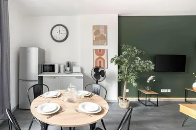 Cuisine ou kitchenette dans l'établissement Le Louisa - Cosy et chic 30 min LYON