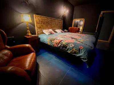 Un ou plusieurs lits dans un hébergement de l'établissement Loveroom SPA 01