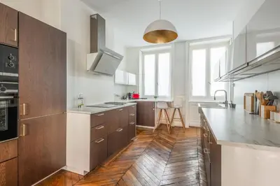 Cuisine ou kitchenette dans l'établissement Appartement Mercier - Welkeys