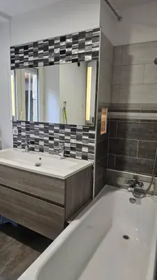 Salle de bains dans l'établissement Le Charme et Confort Saint -Sévère T3 Vienne