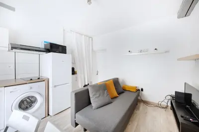 Cuisine ou kitchenette dans l'établissement T2 cosy et moderne proche Confluence