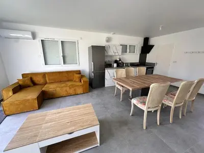 Cuisine ou kitchenette dans l'établissement Maison 40 avec 5 chambres lechaffardcom