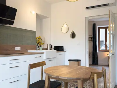 Cuisine ou kitchenette dans l'établissement Evasion, vue jardin, Terrasse, WIFI haut-débit, RDC