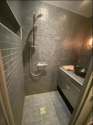 Salle de bains dans l'établissement La Cachette St Jean, Calme et Sérénité Vieux Lyon