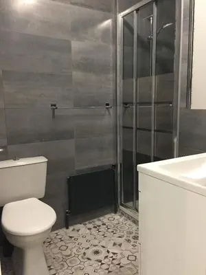 Salle de bains dans l'établissement Le Petit Debrousse, Confort calme et Parking