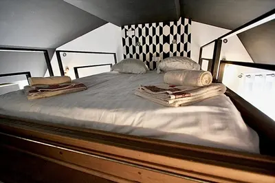 Un ou plusieurs lits dans un hébergement de l'établissement Pied à terre - Mezzanine studio - Private parking