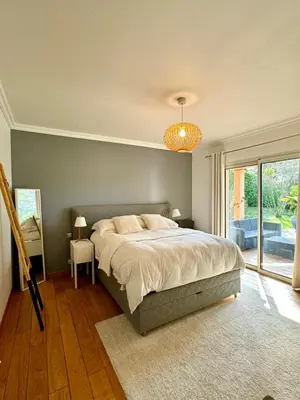 Un ou plusieurs lits dans un hébergement de l'établissement Villa Birdie - Belle maison avec piscine