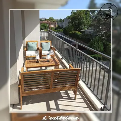 Balcon ou terrasse dans l'établissement Appartement Tassin Centre - 15' de Lyon - 1 Parking