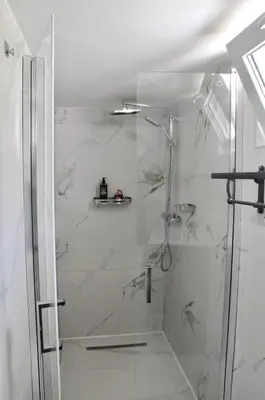 Salle de bains dans l'établissement Love room le belka