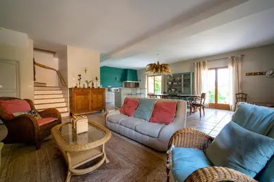 Coin salon dans l'établissement La Petite Toscane en Beaujolais